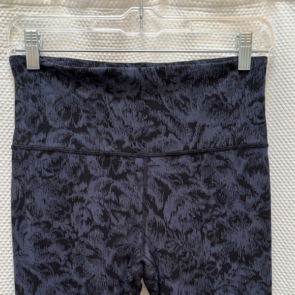 Athleta Navy and Black Elation Textured Tights - Picture 3 of 8